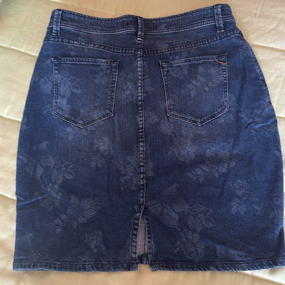 Tommy Bahama Ladies Denim Skirt Sz 6 EUC - Picture 2 of 6